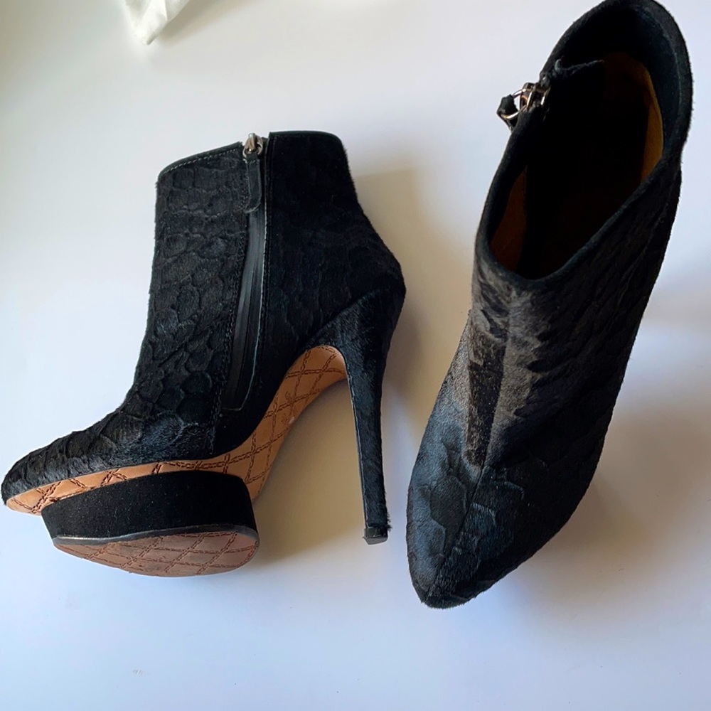 L.A.M.B Gwen Stefani Black fur High heel Boots - Picture 11 of 15